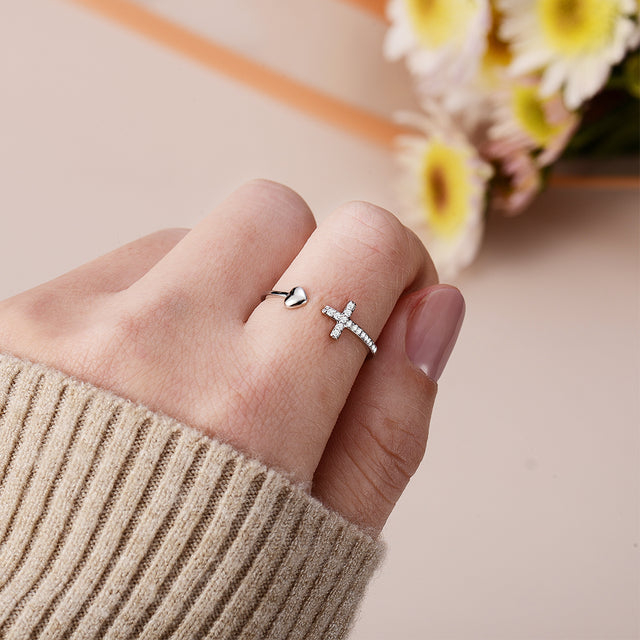 Model wearing To My Daughter Pray Through It Cross & Heart Ring