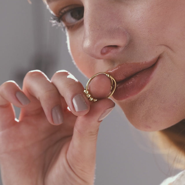 loop video of Adjustable Beaded Fidget Ring